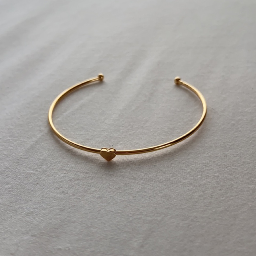 dainty cuff bracelet w/ heart design